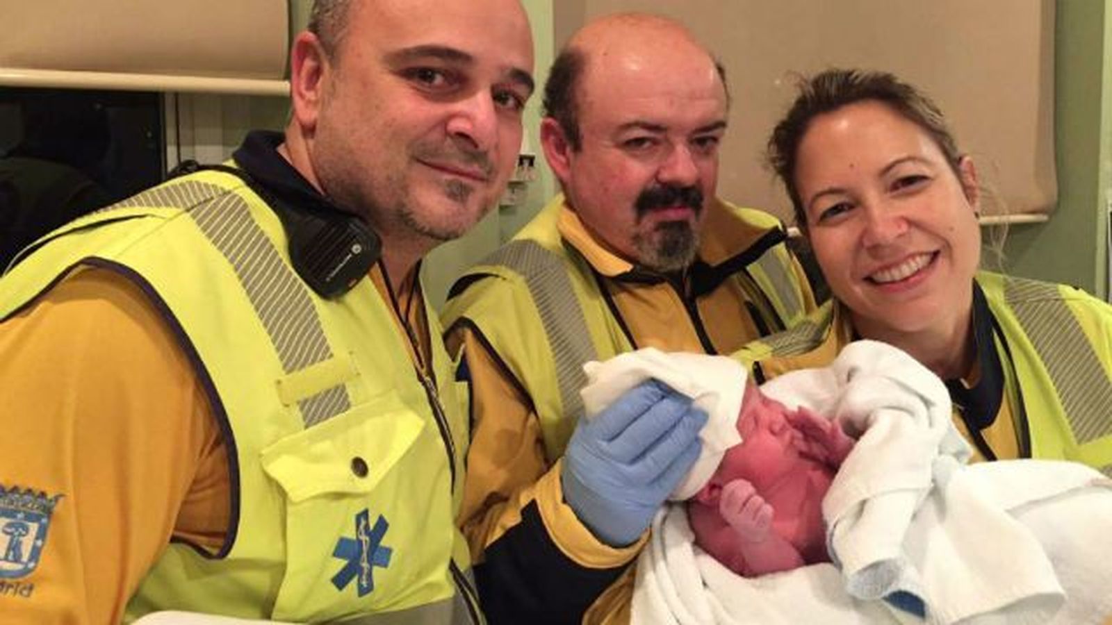 Una mujer de 29 años da a luz a su tercer bebé a 500 metros del hospital