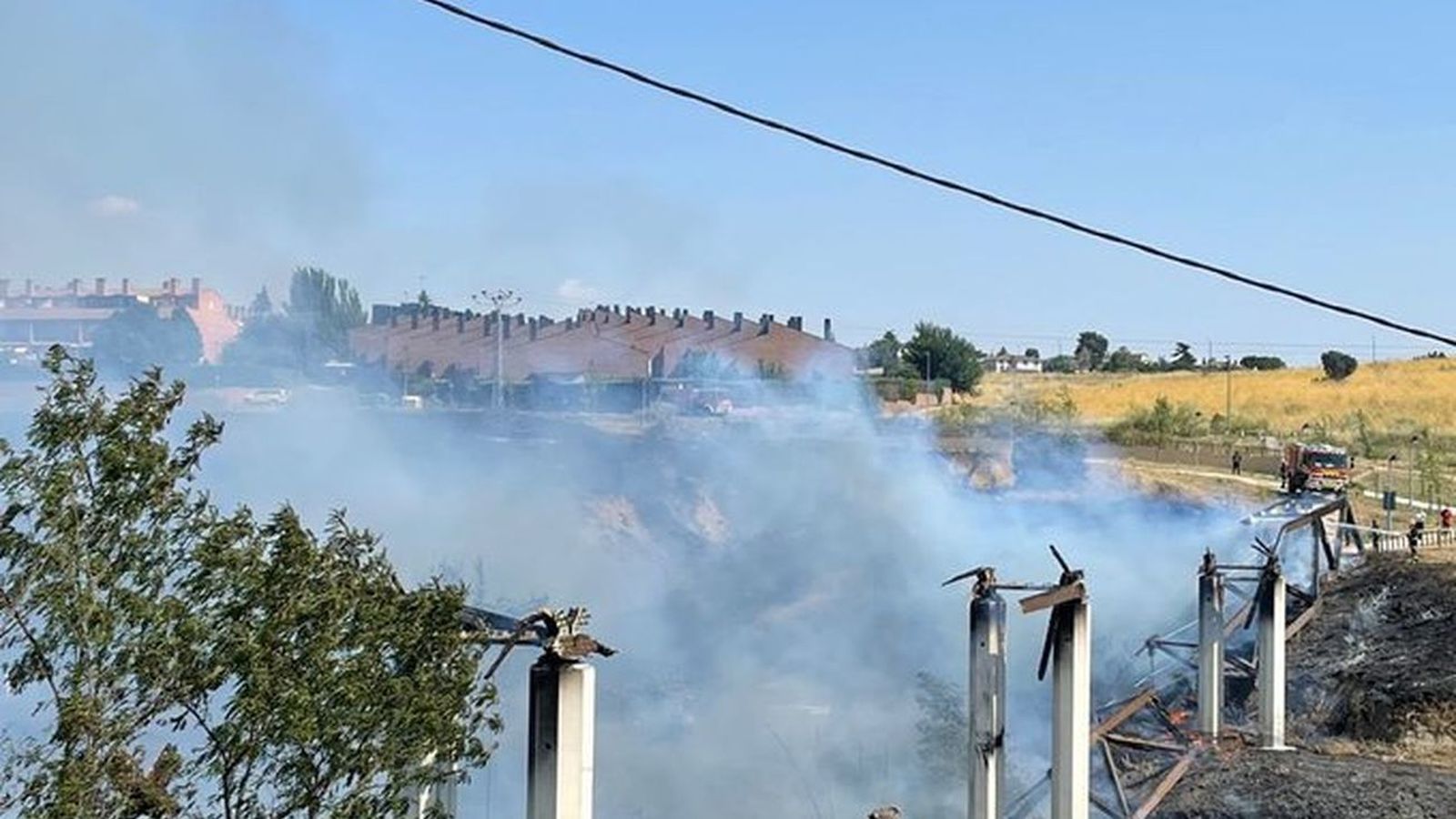 Estado en que quedó la pasarela tras el incendio de este 20 de julio