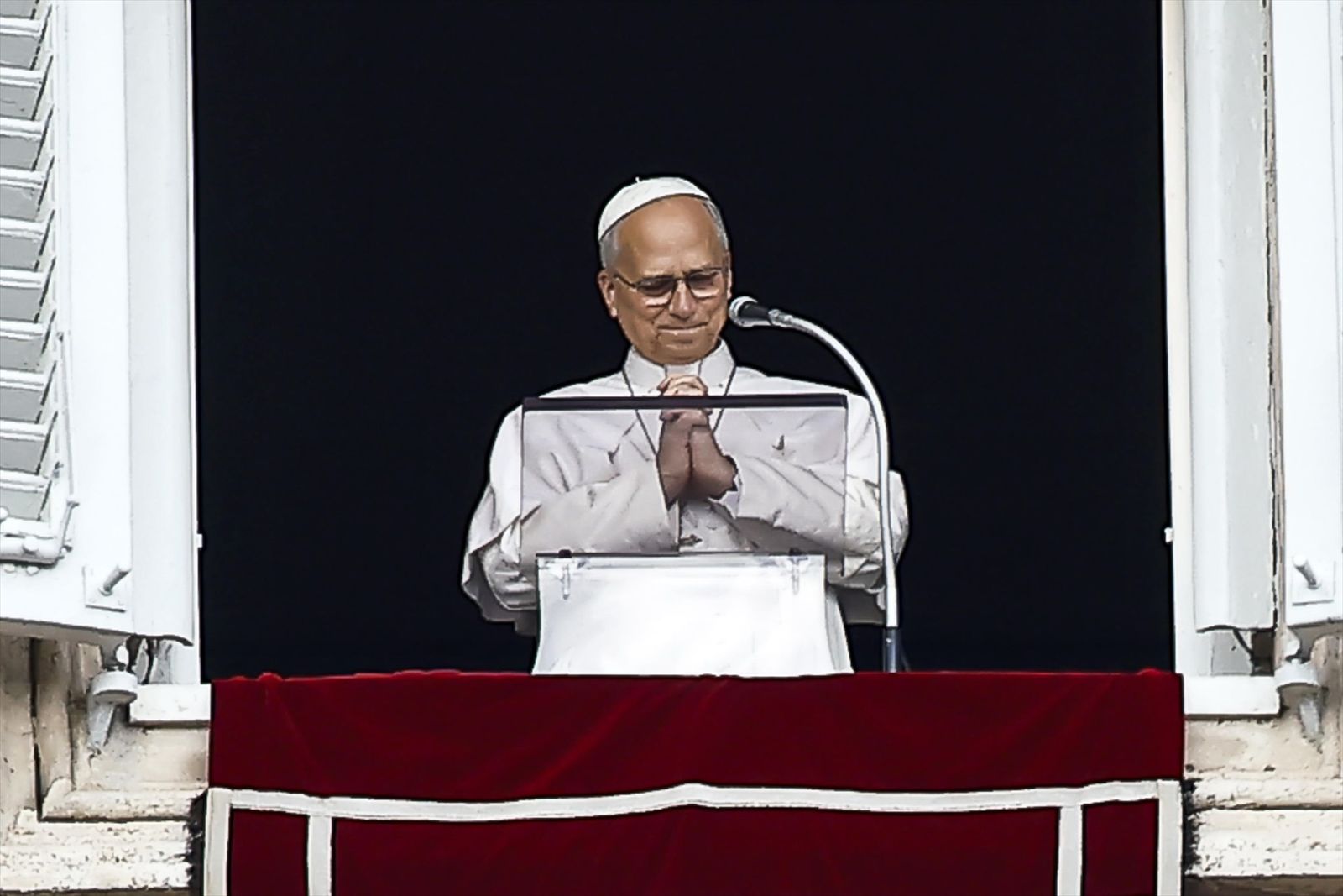 El Papa León XVI durante el rezo del ángelus