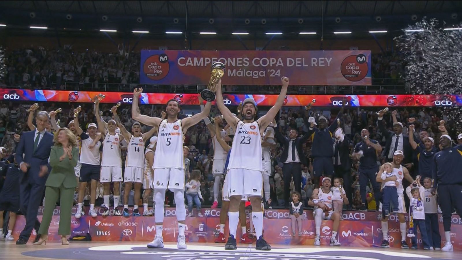 El Real Madrid levanta el trofeo de la Copa del Rey