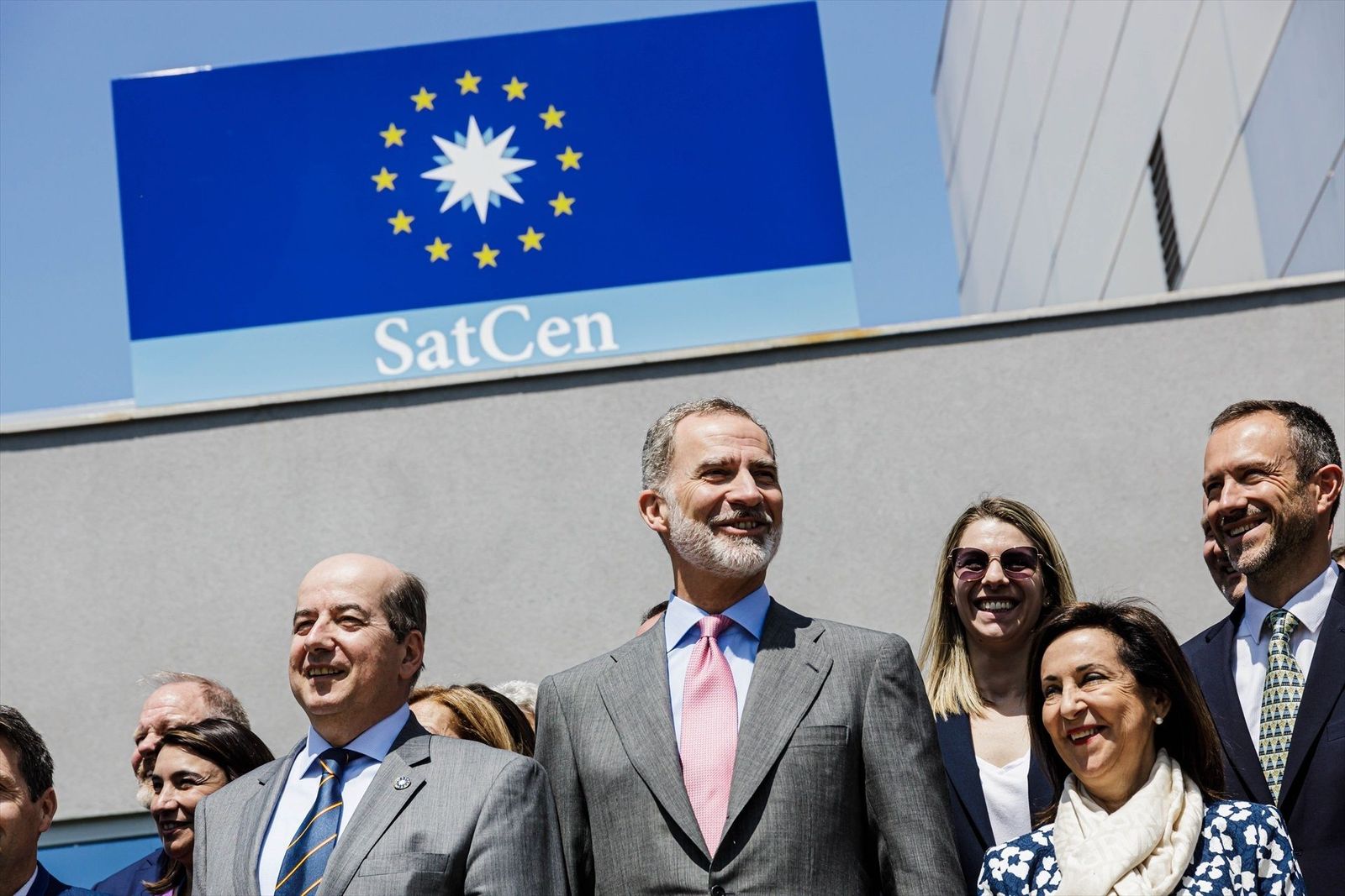 Felipe VI visita el Centro de Satélites de la UE en la base de Torrejón de Ardoz
