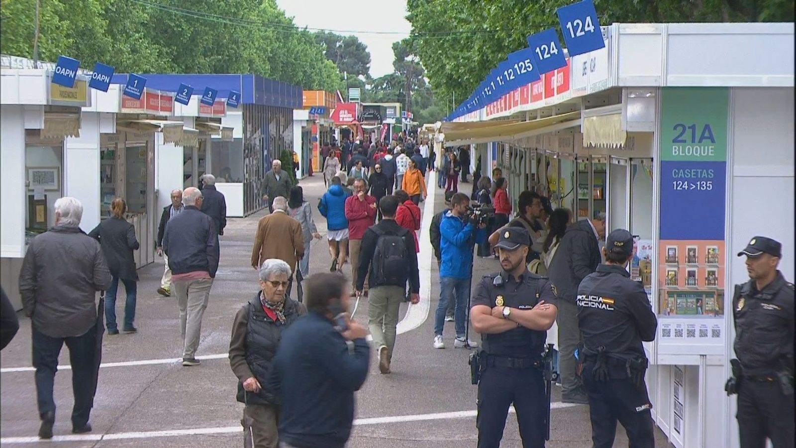 La Feria del Libro de Madrid cumple 90 años: "En 1933 había diez casetas y se vendieron cien libros"