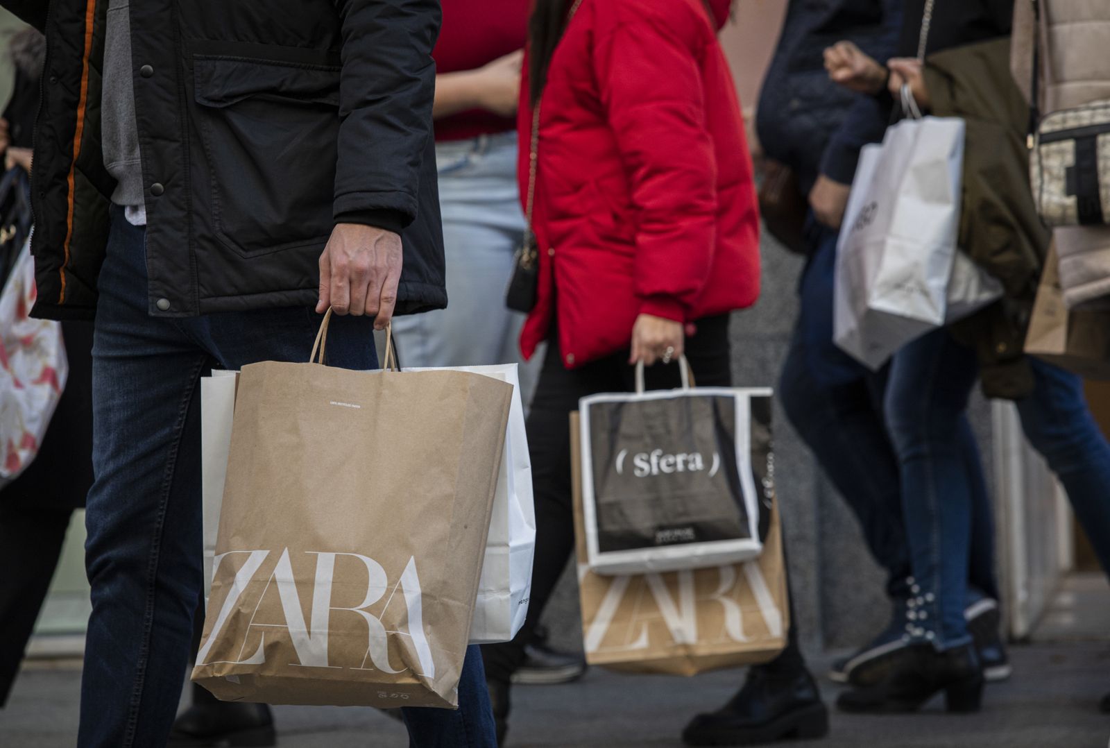 Cada español gastará una media de 135 euros en las rebajas de enero