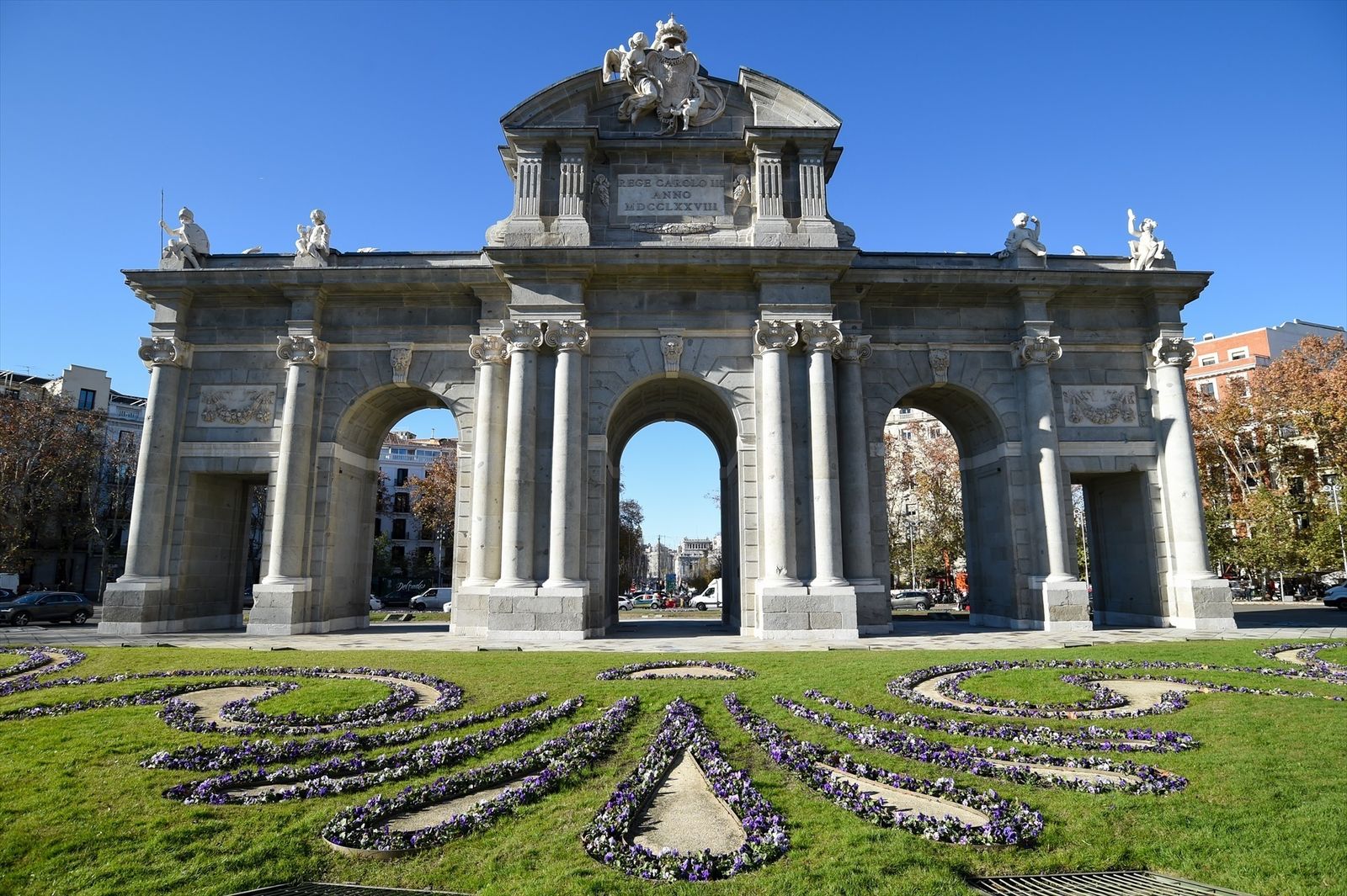 La Comisión Europea, deslumbrada por la Puerta de Alcalá