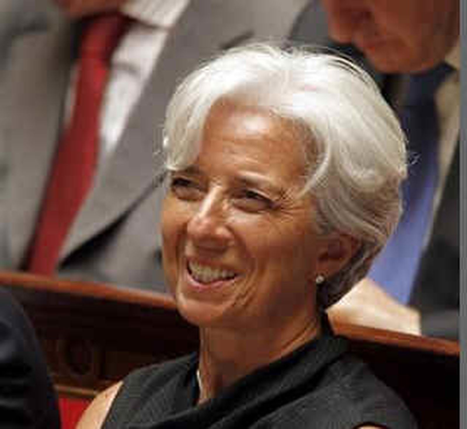 Lagarde recomienda comenzar las medidas para impulsar el crecimiento