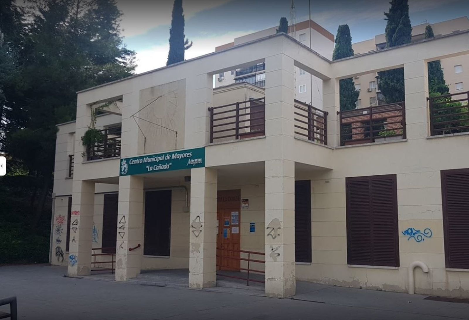 Previsto el cierre de un centro de mayores de Coslada este fin de semana por una cascada de bajas laborales Covid