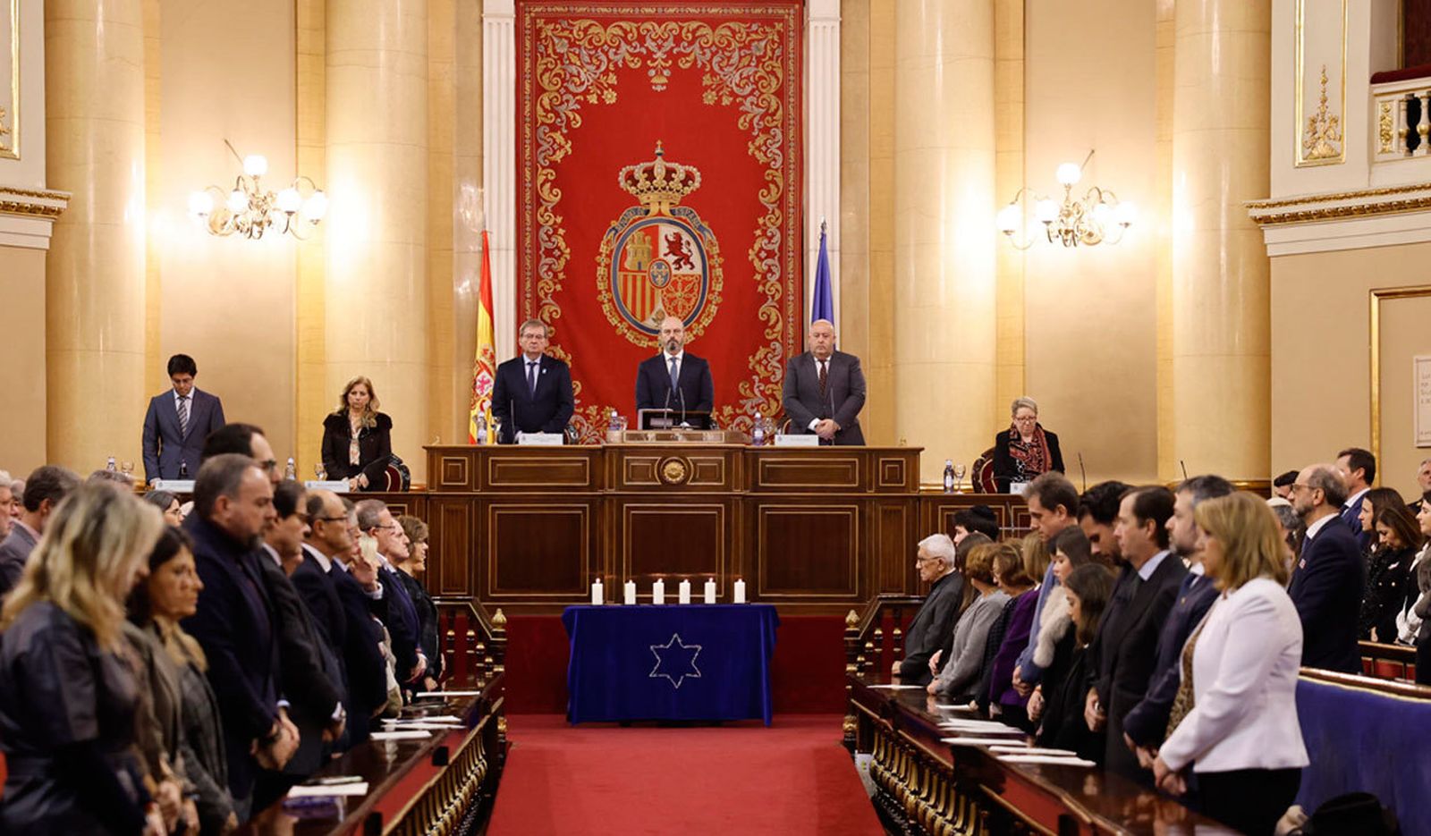 Minuto de silencio en el Senado por las víctimas del Holocausto