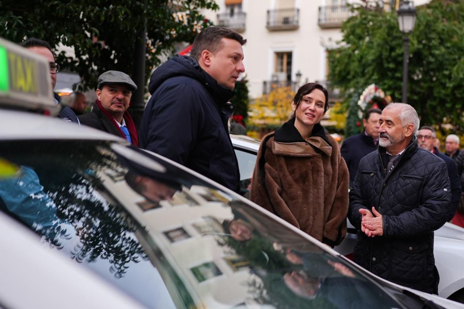 Ayuso agradece a taxistas que hagan de Madrid "un lugar de todos"