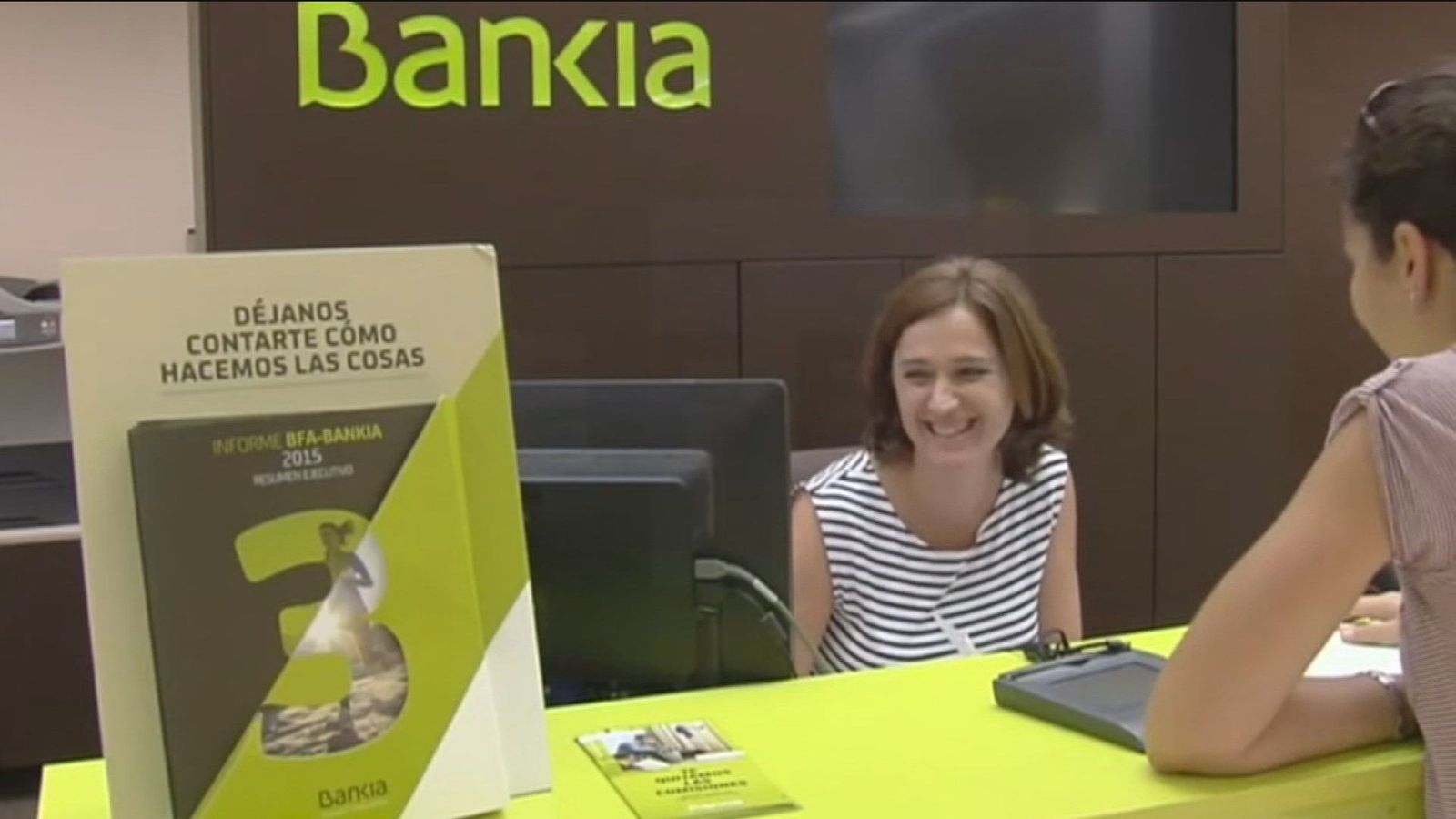 Los trabajadores de Bankia y Caixabank temen que la fusión provoque más de 8.000 despidos y el cierre de sucursales