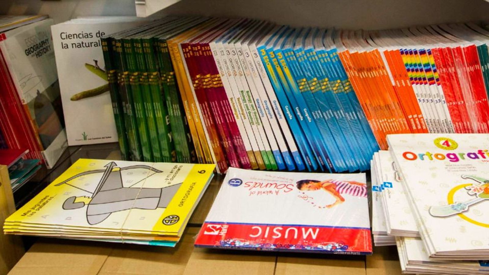 La demanda de libros escolares de segunda mano crece un 166% en el último mes
