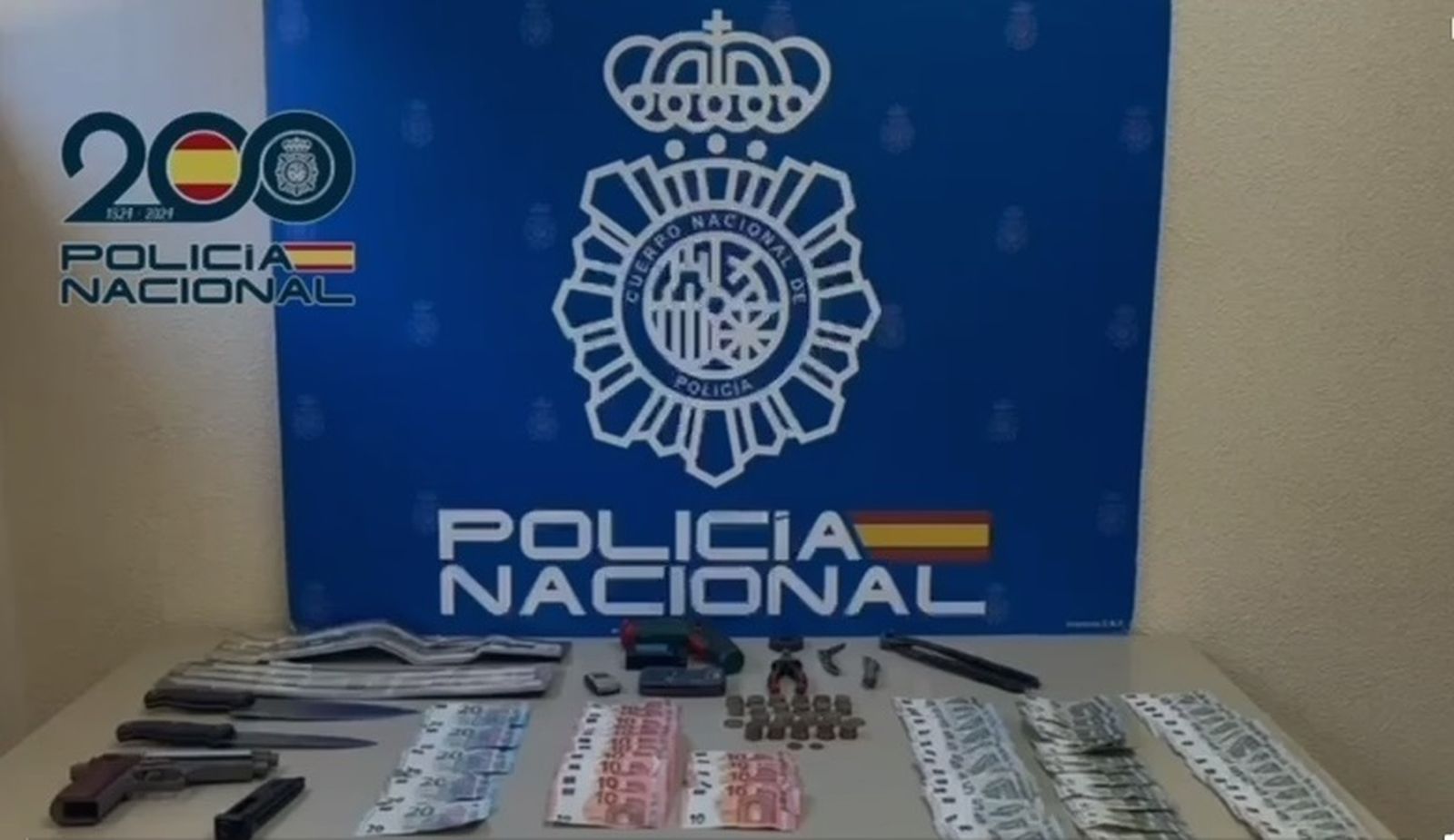Dos detenidos tras atracar en San Blas a punta de pistola un estanco y huir en un coche de alta gama