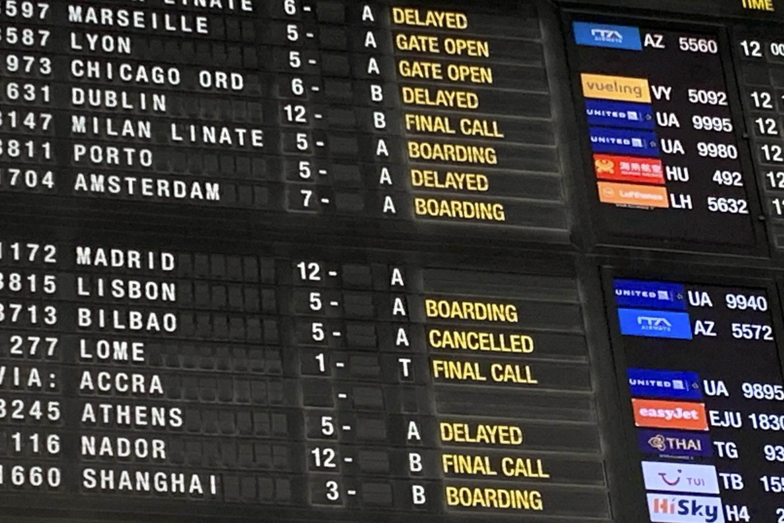 Bélgica cierra el aeropuerto de Bruselas por el sobrevuelo de drones y convoca una reunión de emergencia