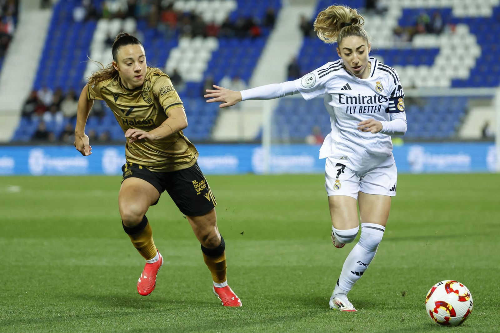 Olga Carmona ante la Real Sociedad