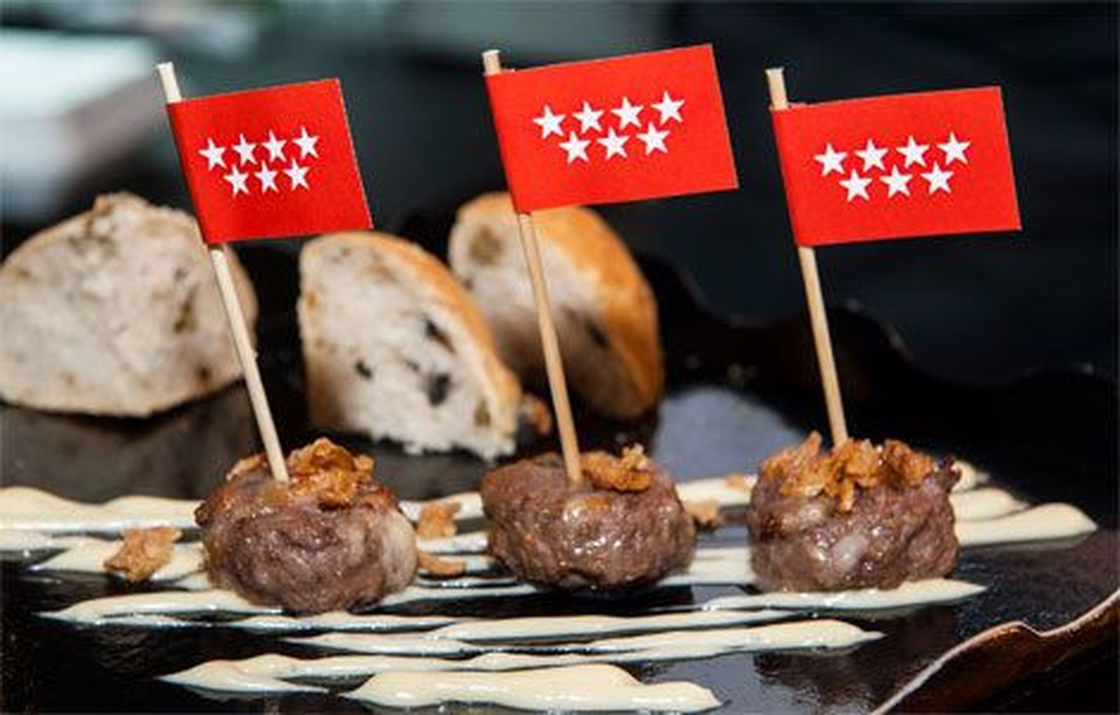 Sarasola asiste a la presentación de la nueva 'Hamburguesa Madrid'