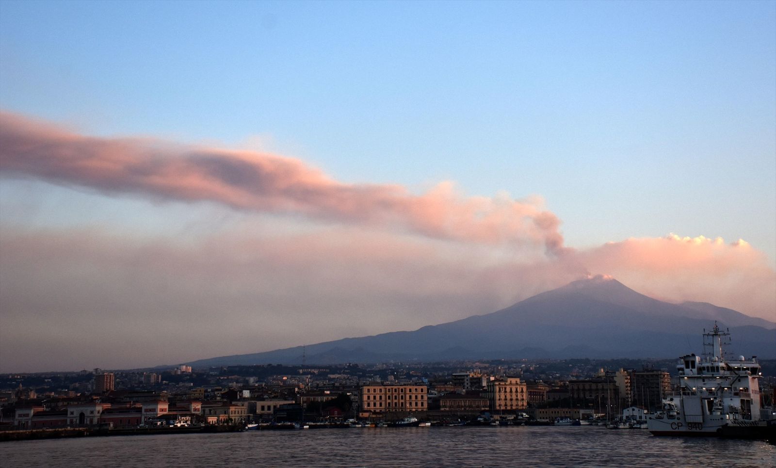 El monte Etna en erupción