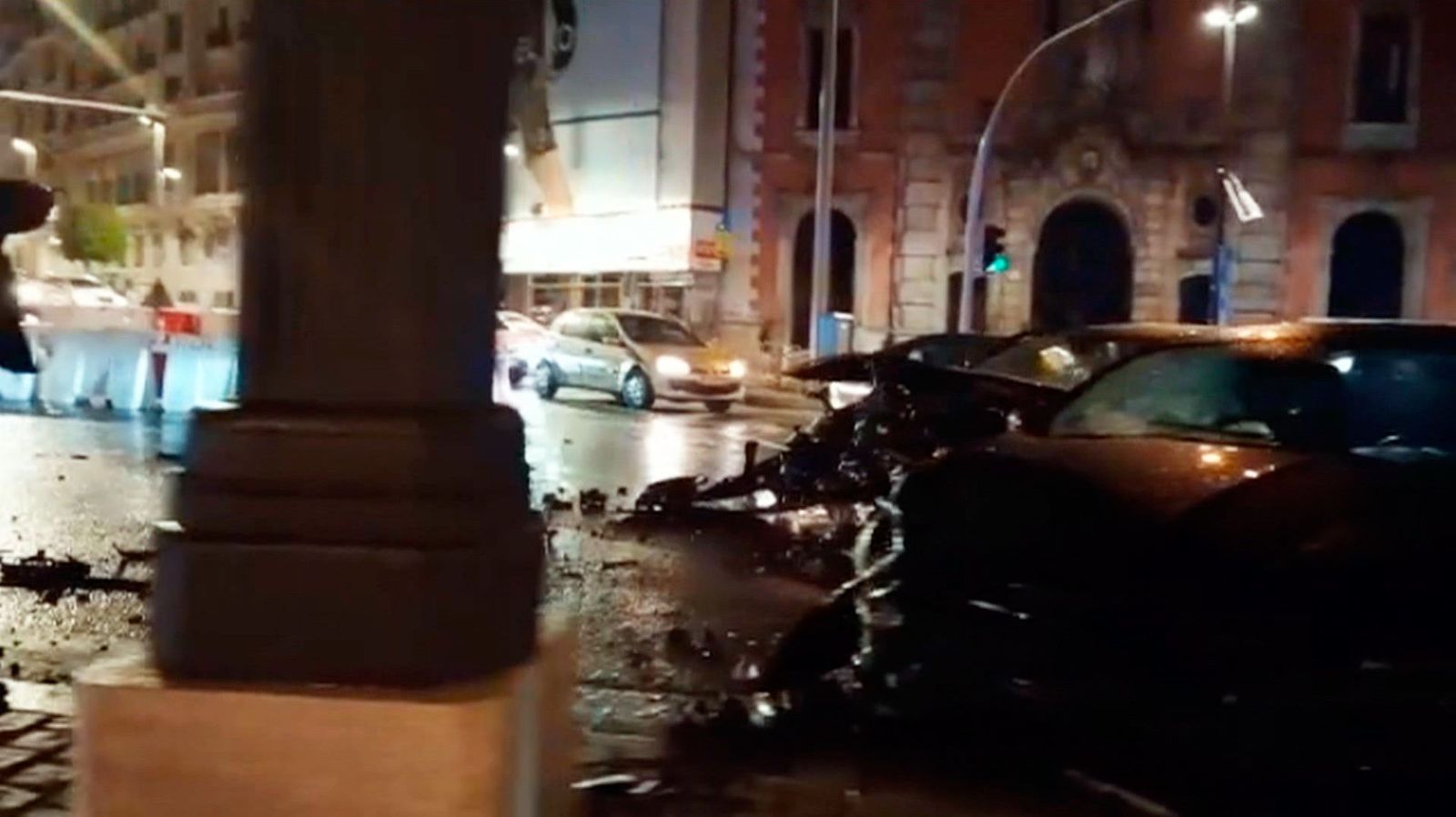 Aparatoso accidente de madrugada en la Gran Vía de Madrid