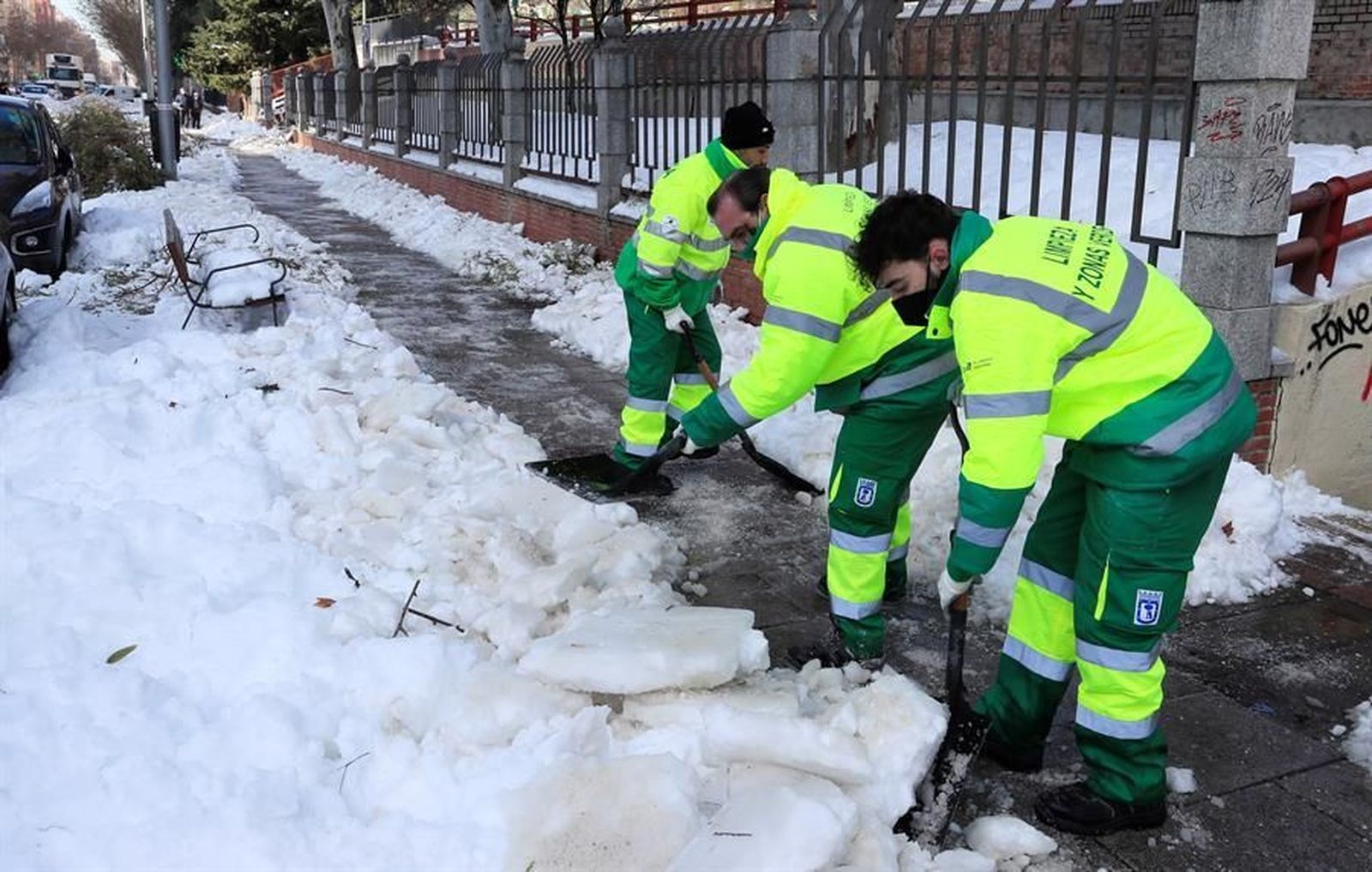 Transportes, basura, colegios, entierros... Así está Madrid una semana después de que empezara a nevar