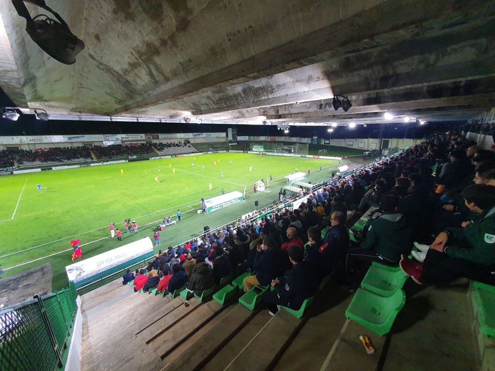 El ambiente en el Príncipe Felipe de Cáceres fue espectacular