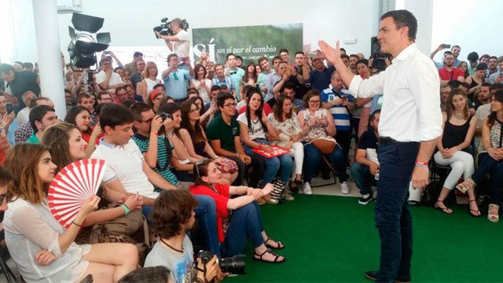 Sánchez avisa de que lo más inútil es votar "a los extremos"