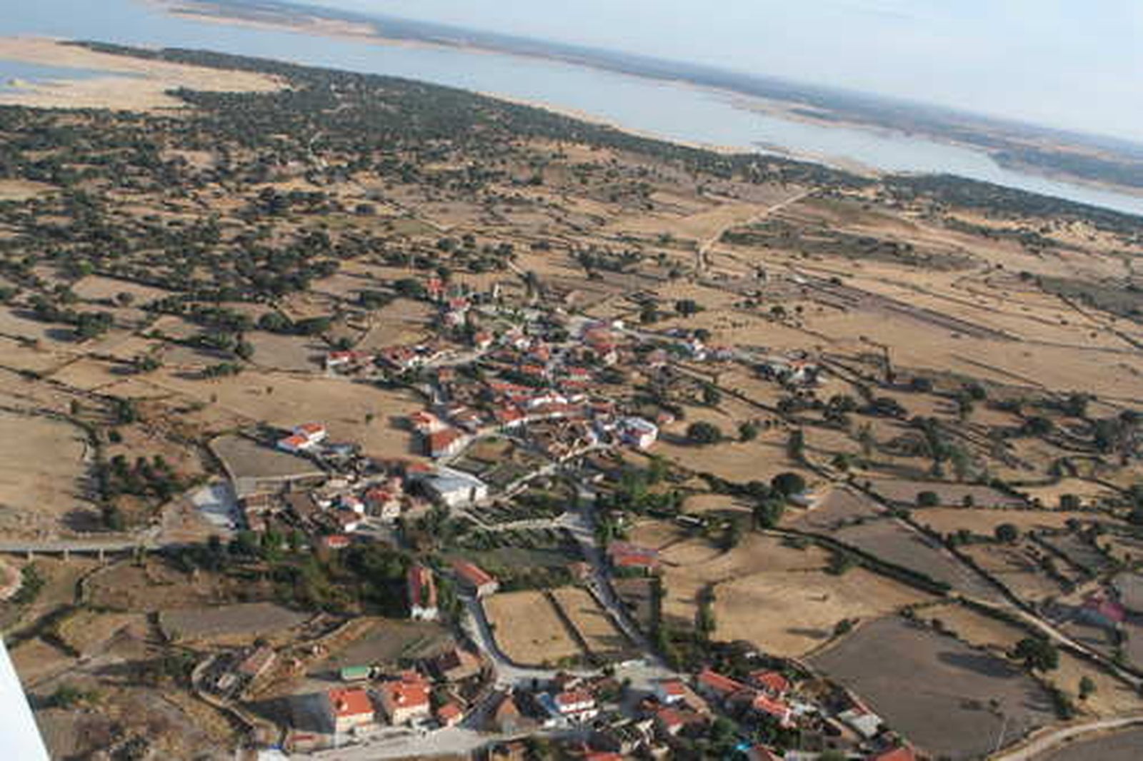 Oportunidad para emprender en Sardón de los Frailes: Vivienda gratis y bar a bajo coste