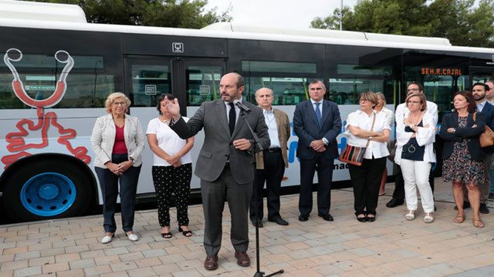 Un autobús de la EMT conectará la zona  de Alsacia con el Hospital Ramón y Cajal