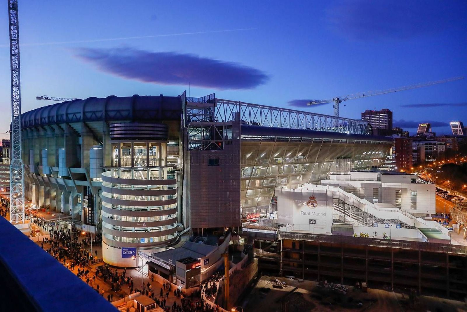 Así se transforma el estadio Santiago Bernabéu