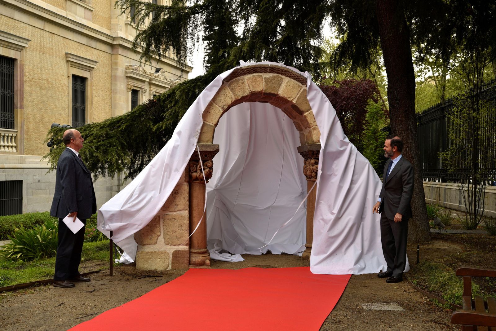 El Museo Arqueológico incorpora en su jardín un histórico arco románico en impresión 3D