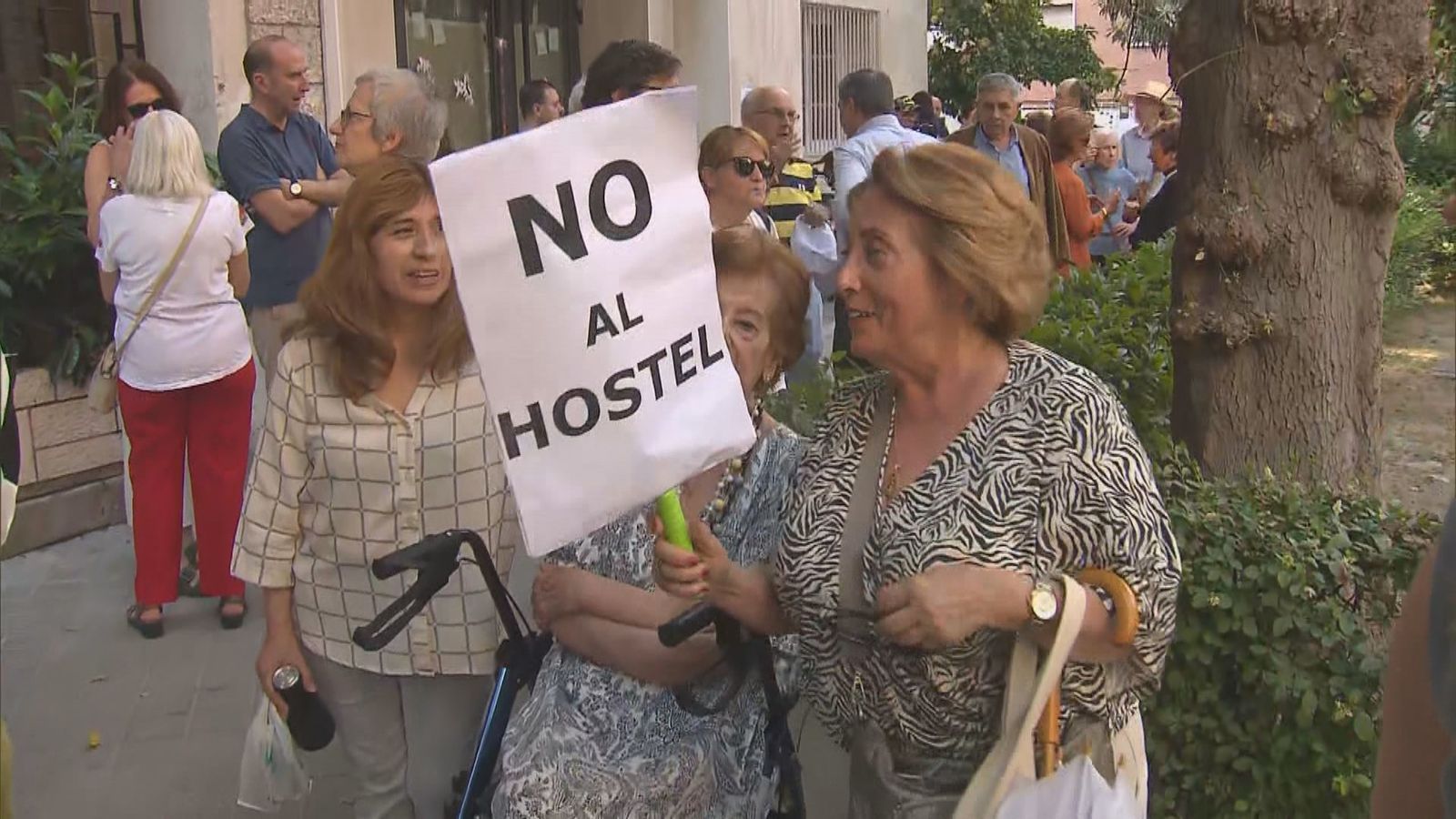 Protesta vecinal en Parque de las Avenidas contra un hostel