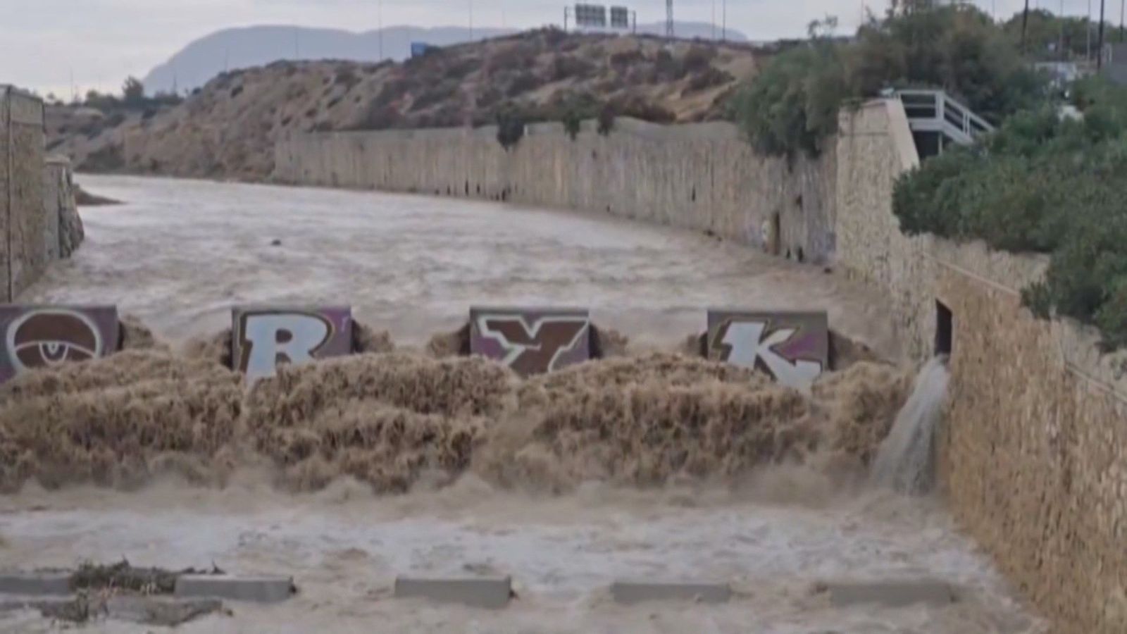 La lluvia deja inundaciones puntuales en Alicante y Murcia a la espera de peores previsiones