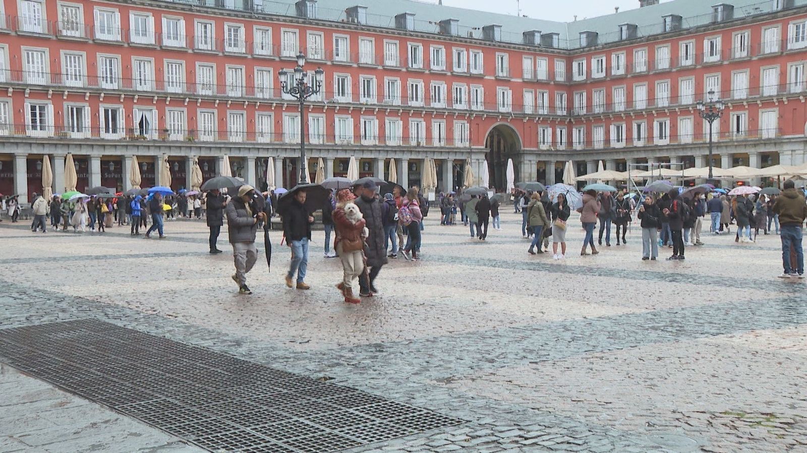 El turismo dejará de tirar de la economía española en 2025 y ralentizará el crecimiento
