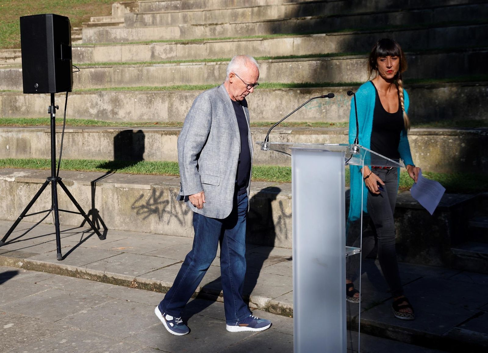 Los portavoces de la red ciudadana Sare, Joseba Azkarraga y Bego Atxa