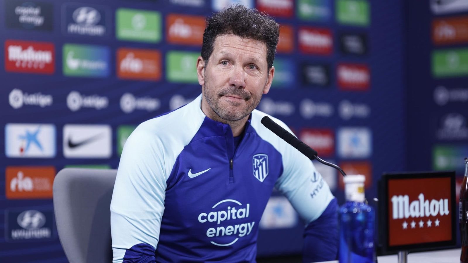 Simeone: "Nosotros vemos la emoción en ponernos la camiseta del Atlético y en competir"