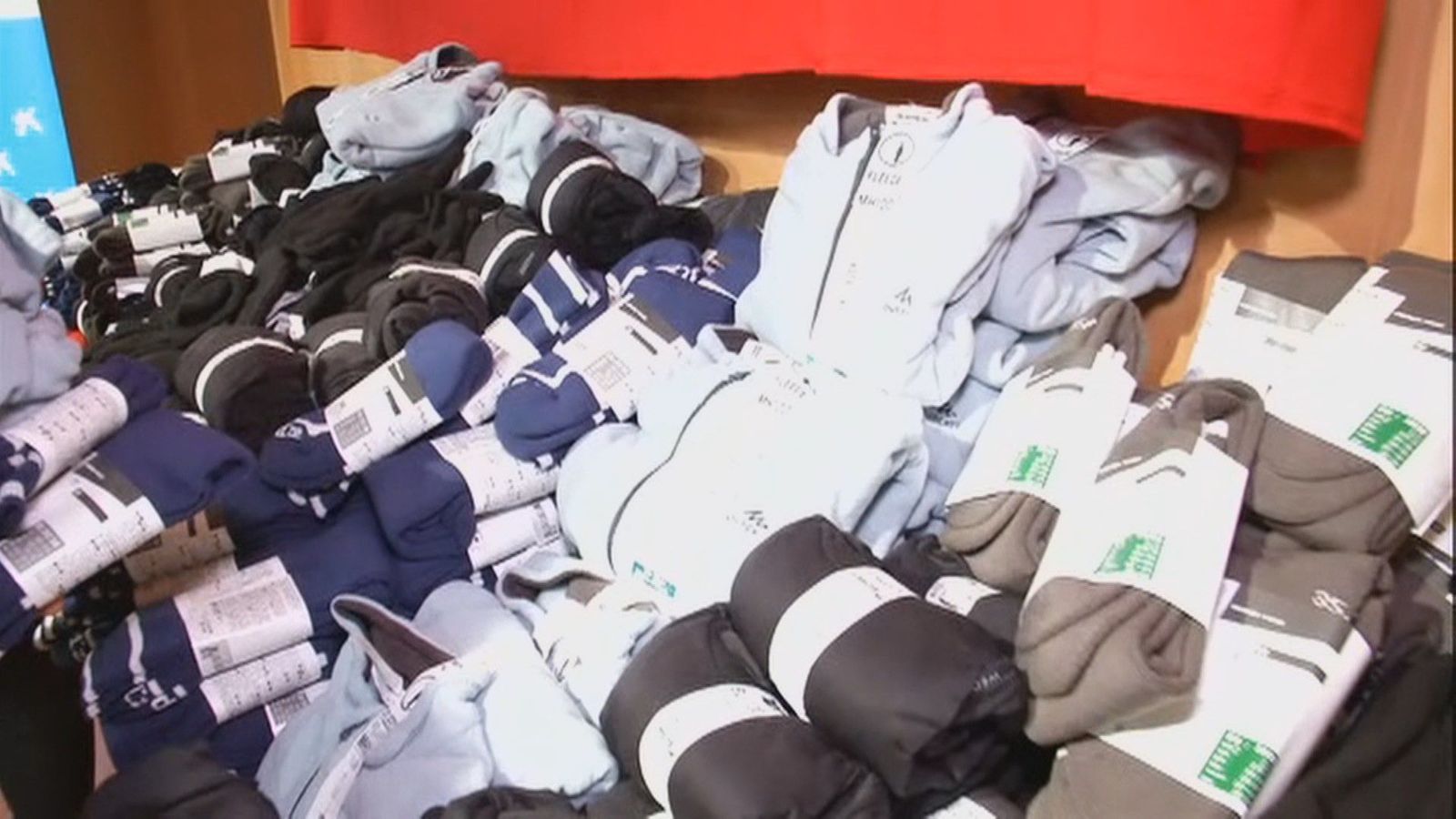 Reparten 4.000 kits de ropa de invierno a niños en riesgo de exclusión social