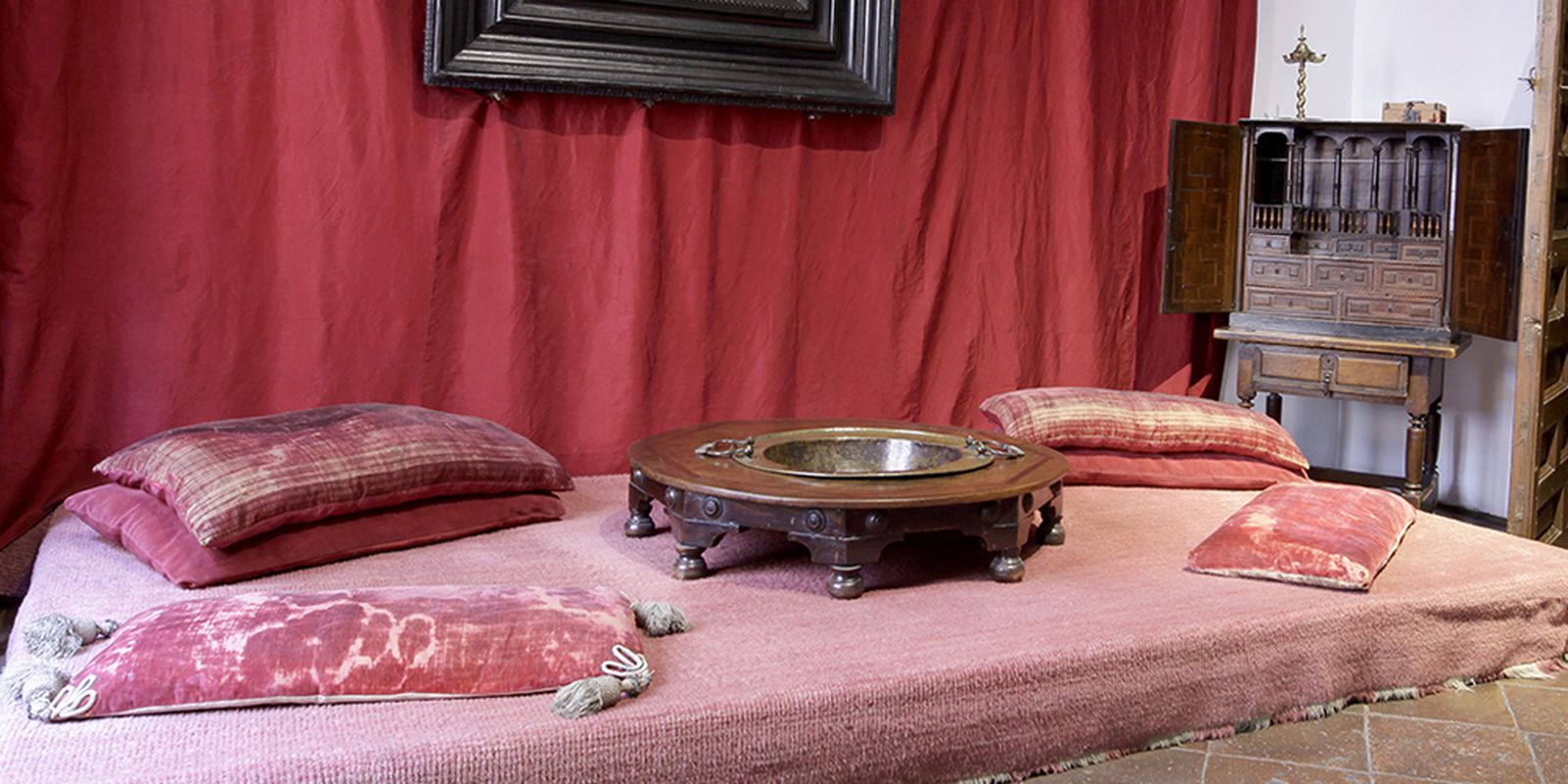 Estrado de la Casa Museo Lope de Vega, estancia dedicada a las mujeres