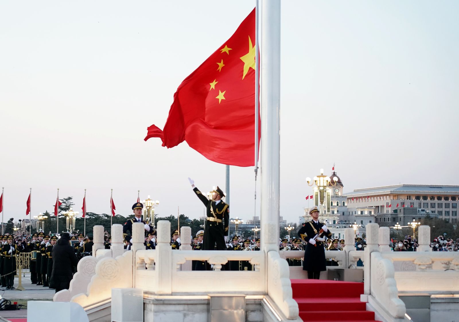 Una gran bandera china en Pekín
