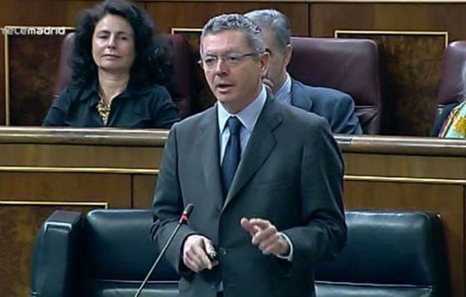 Gallardón advierte al PSOE de que "tiene un problema” con la Constitución por el aborto