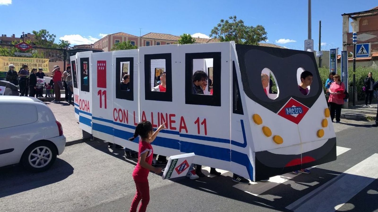 Protesta en Carabanchel para pedir la prolongación de la línea 11