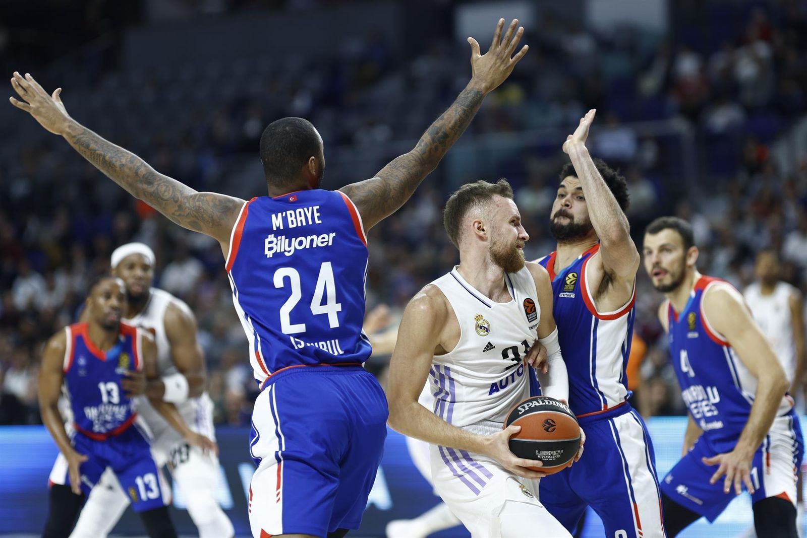 Chus Mateo, feliz por ganar al Efes