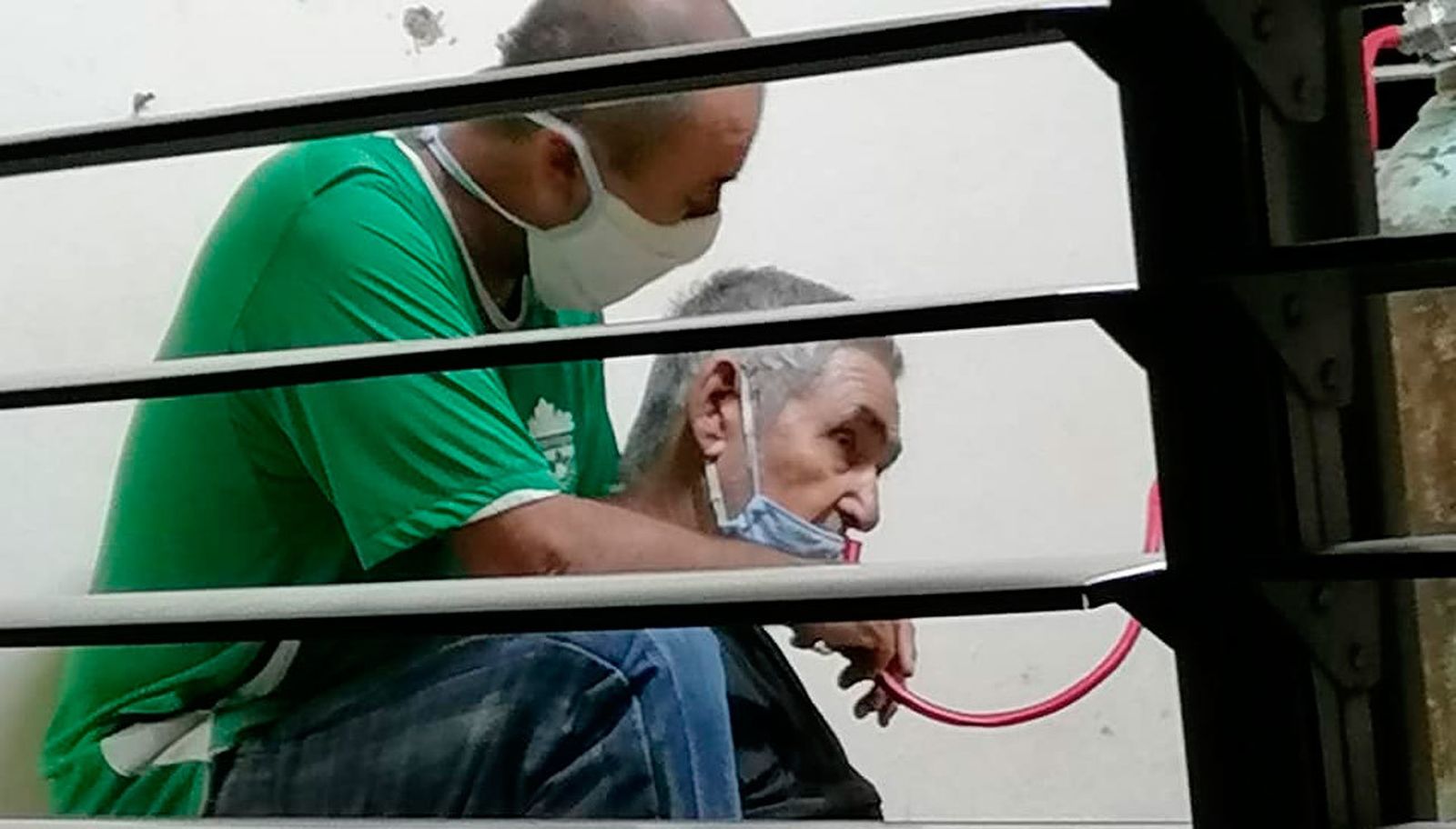 Cubanos reclaman abrir un corredor humanitario para afrontar la crisis sanitaria por el covid en Cuba