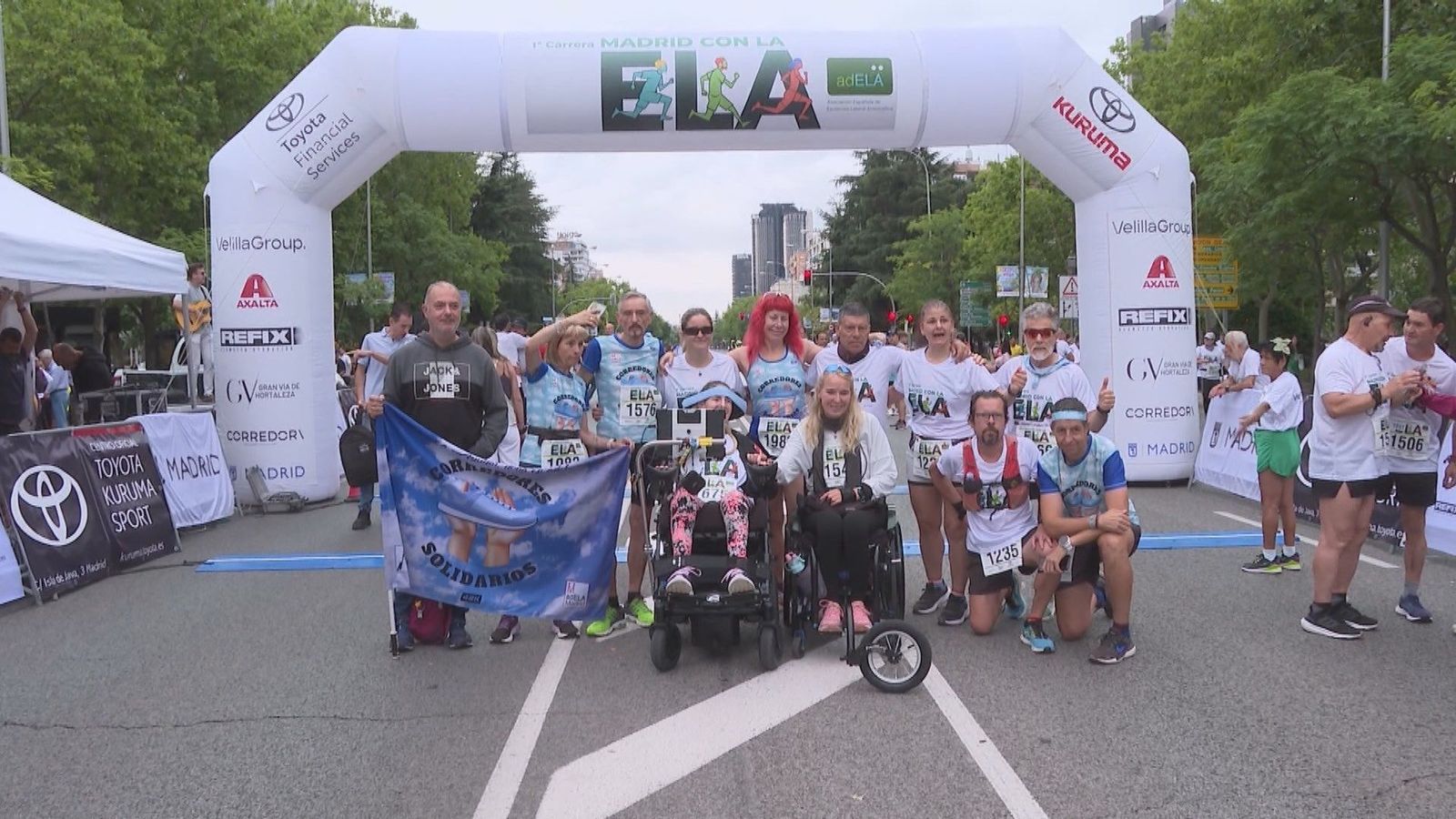Miles de corredores toman las calles de Madrid en la primera carrera solidaria con la ELA