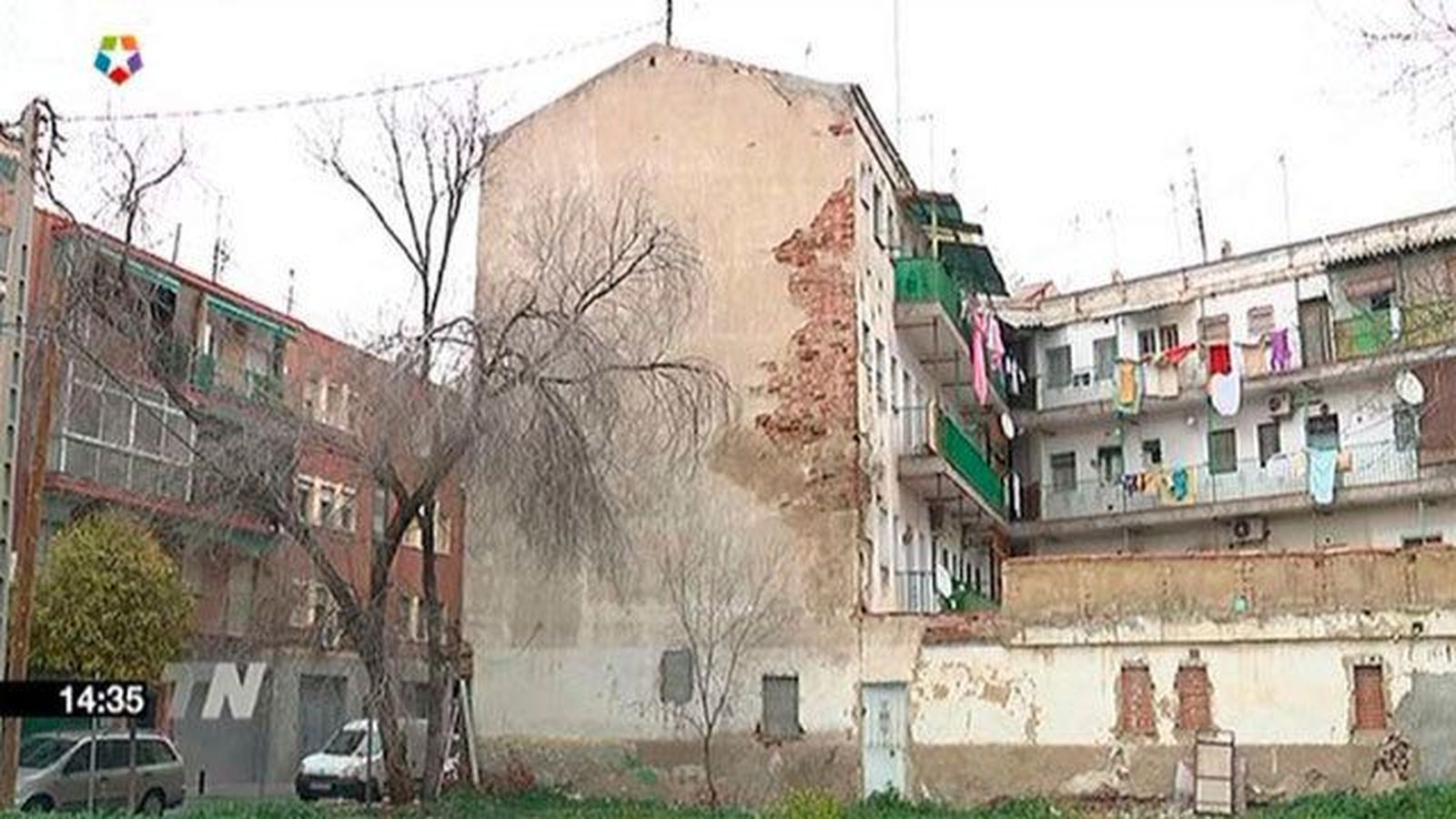 Preocupación entre los 73 vecinos desalojados en Vallecas por riesgo de derrumbe