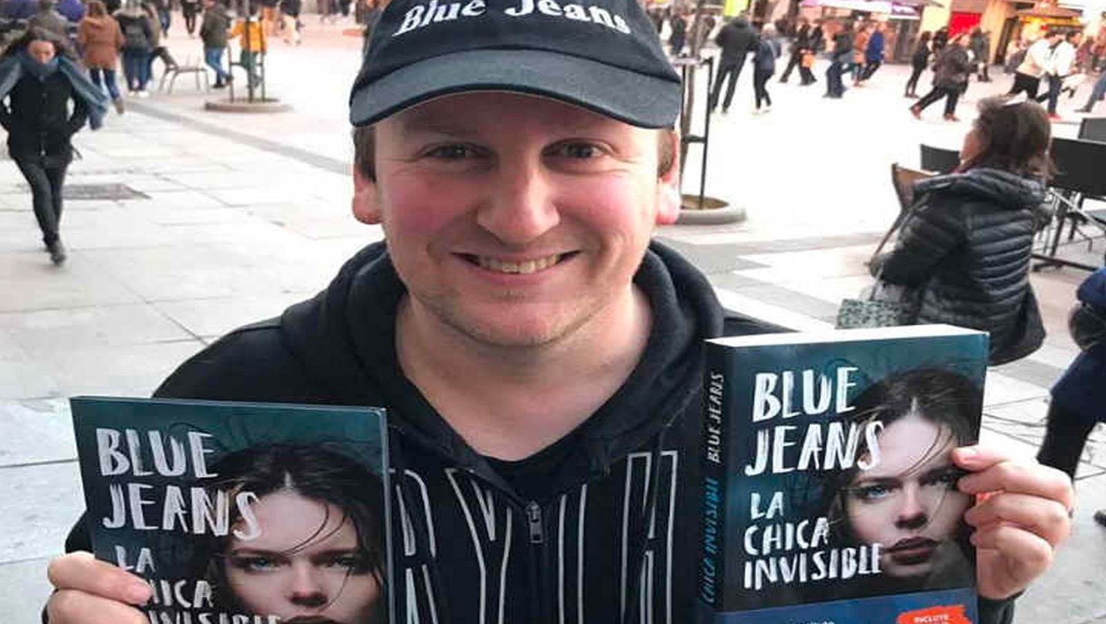 Blue Jeans, escritor y autor de 'La chica invisible'