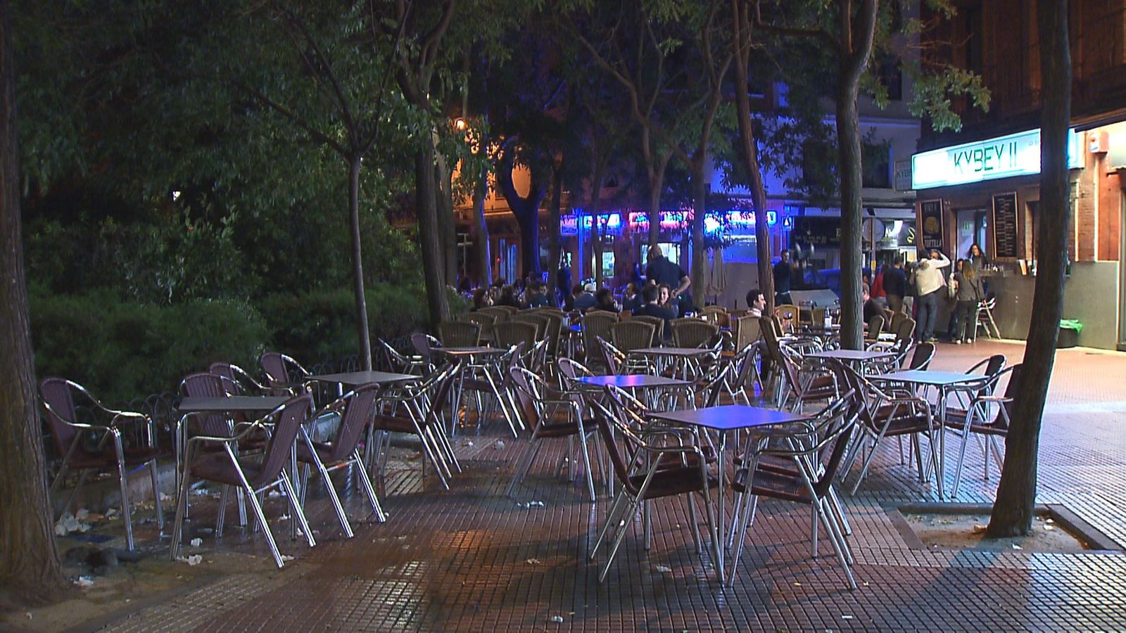 Hosteleros de la Plaza de Olavide se unen para protestar contra la nueva Ordenanza de Terrazas