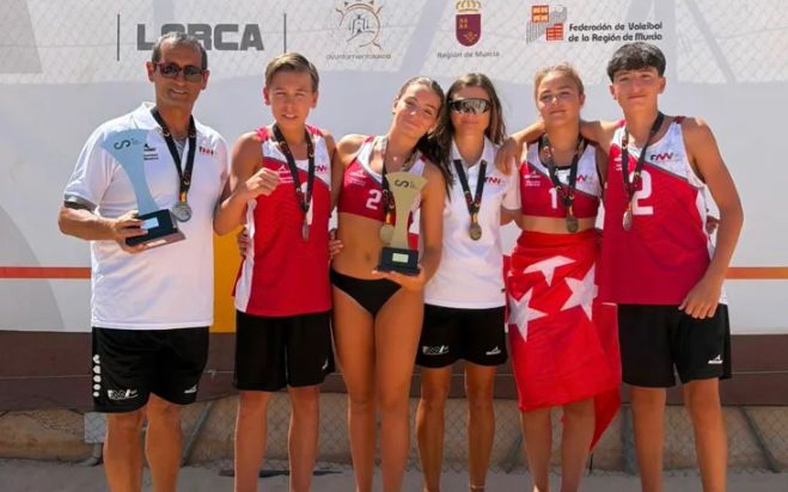 Selecciones madrileñas cadete femenina e infantil masculina de vóley playa