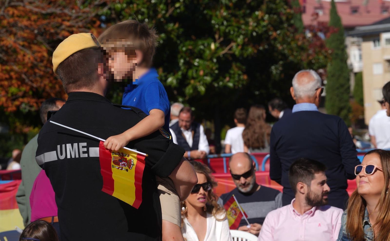 Emotivo homenaje a la bandera en Majadahonda