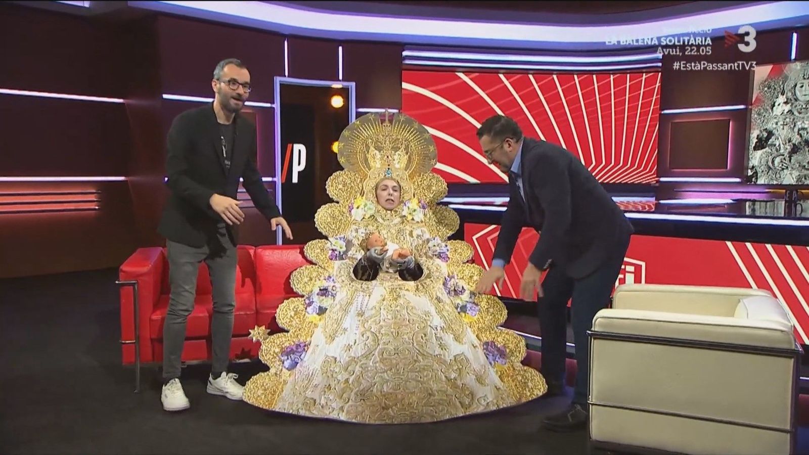 Juanma Moreno pide una rectificación a TV3 por las burlas a la Semana Santa andaluza