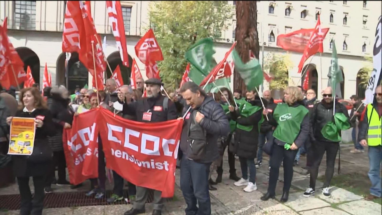 Los sindicatos protestan por la falta de personal en Seguridad Social que "causa tensión y retrasos en prestaciones"