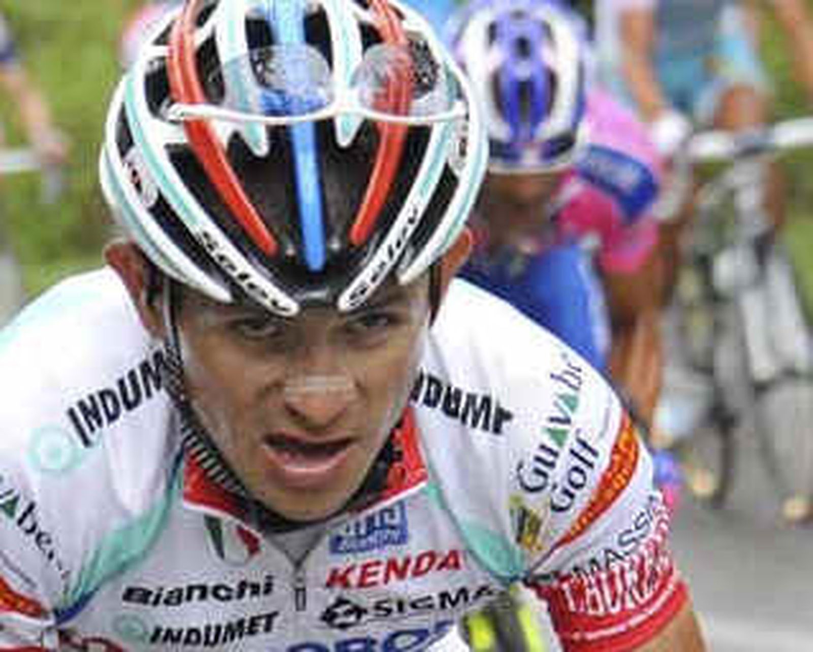 Ulissi se impone en un agitado final en la decimoséptima etapa del Giro