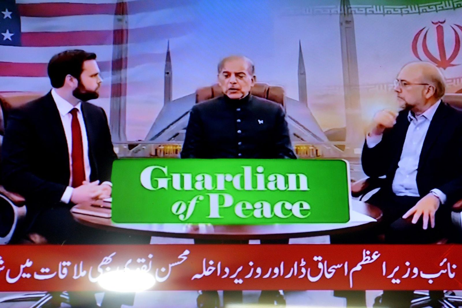 Los pakistaníes siguen por televisión las conversaciones de paz entre Estados Unidos e Irán