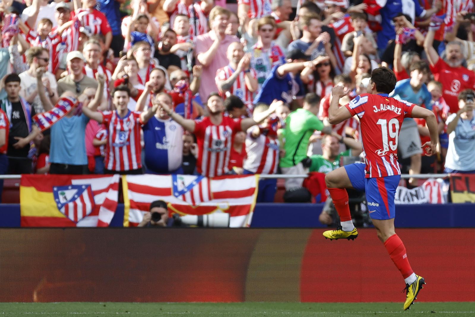 Julián Álvarez tras anotar ante el Betis en el Metropolitano